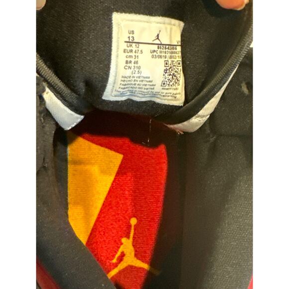 AIR JORDAN 1 MID SE RIVALS size 12